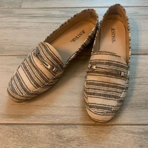 Like new ladies flats shoes loafers